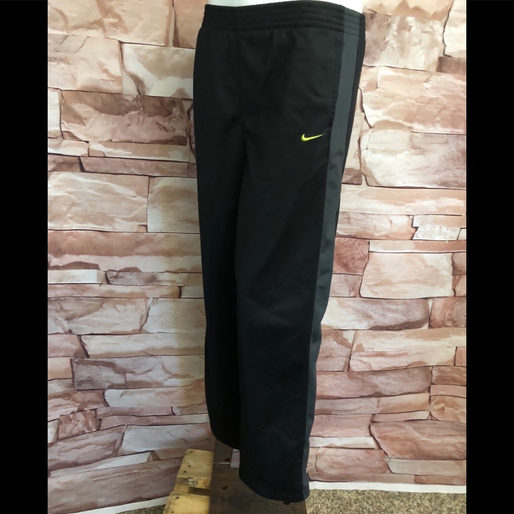 Nike jogger pants size XL 13-15 yrs boy